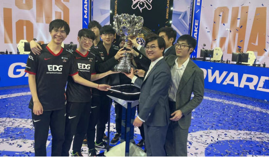 坚持围绕他 坚持围绕他